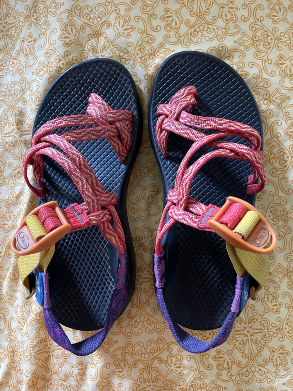 Chaco ZX/2 Classic sandals colorful rainbow hatched footbed